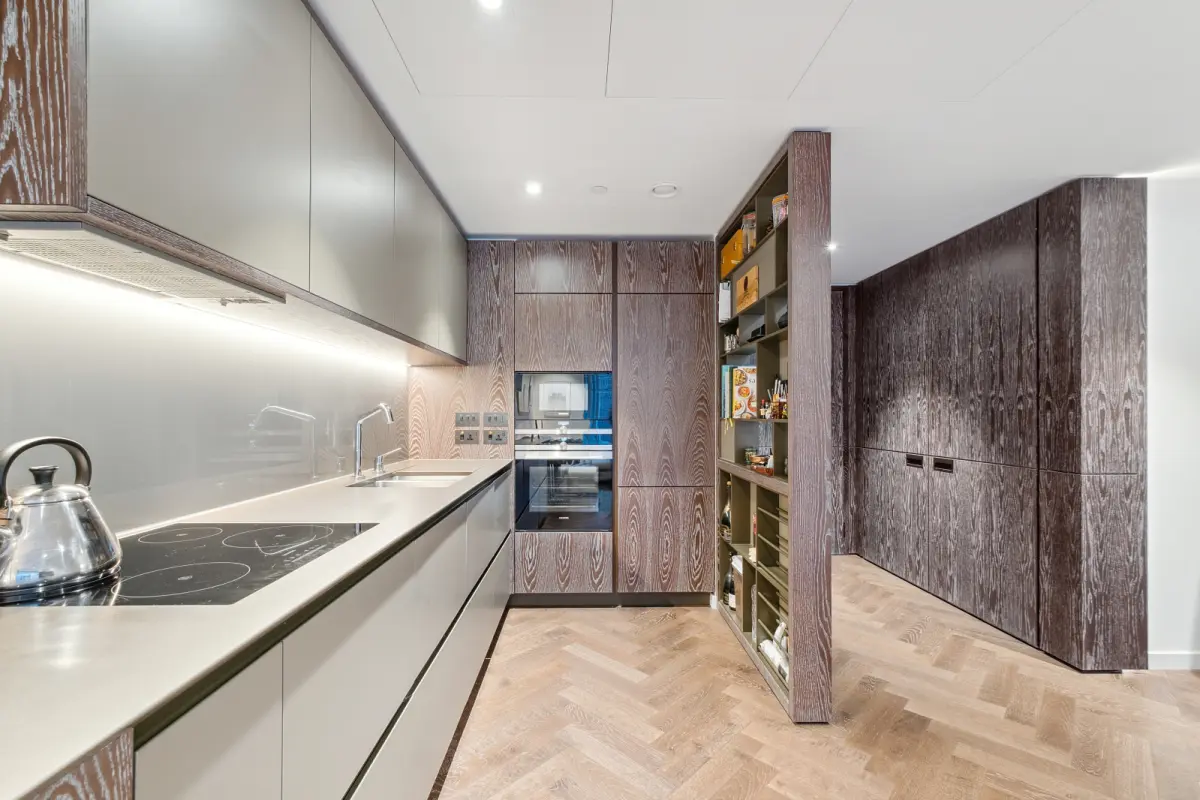 Battersea Park, Greater London, 1 bedroom flat for sale in Circus Road West