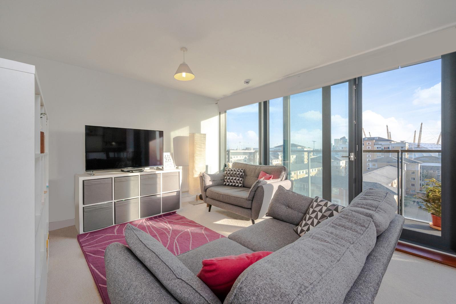 Blackwall, Greater London, 2 bedroom flat for sale in Proton Tower