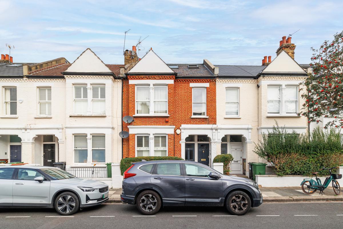 Munster Village, Greater London, 2 bedroom flat for sale in Danehurst Street