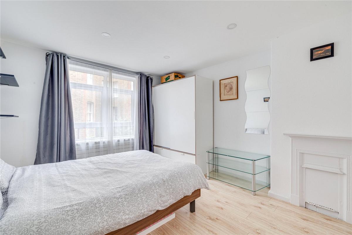 Fulham, Greater London, 2 bedroom flat for sale in Wyfold Road