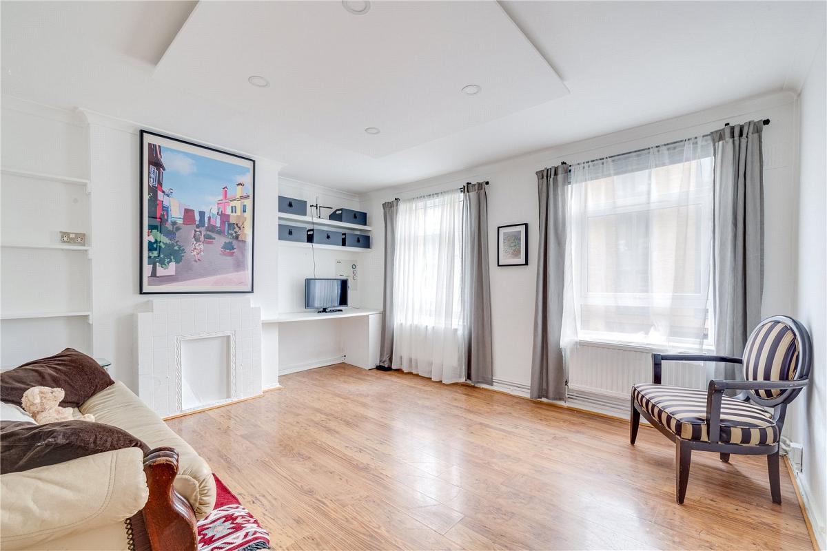 Fulham, Greater London, 2 bedroom flat for sale in Wyfold Road