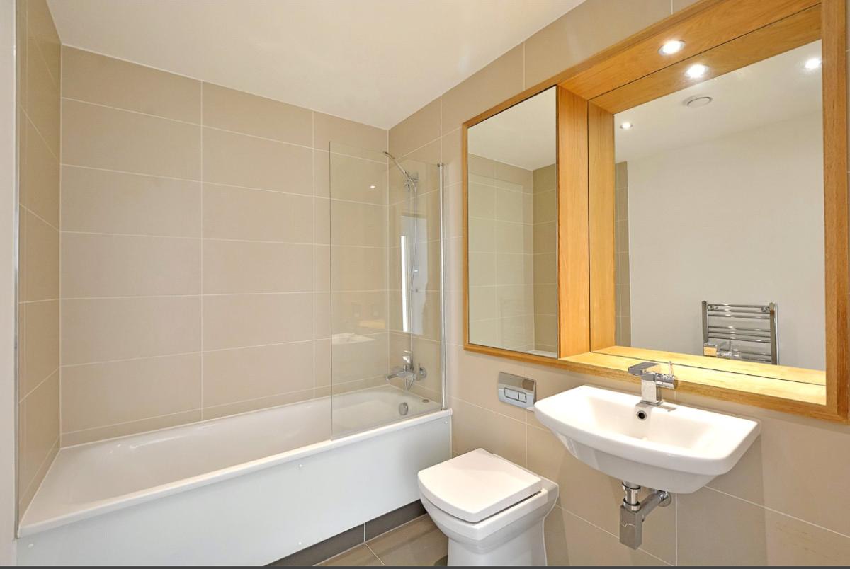 Canary Wharf, Greater London, 2 bedroom flat to let in Admirals Tower