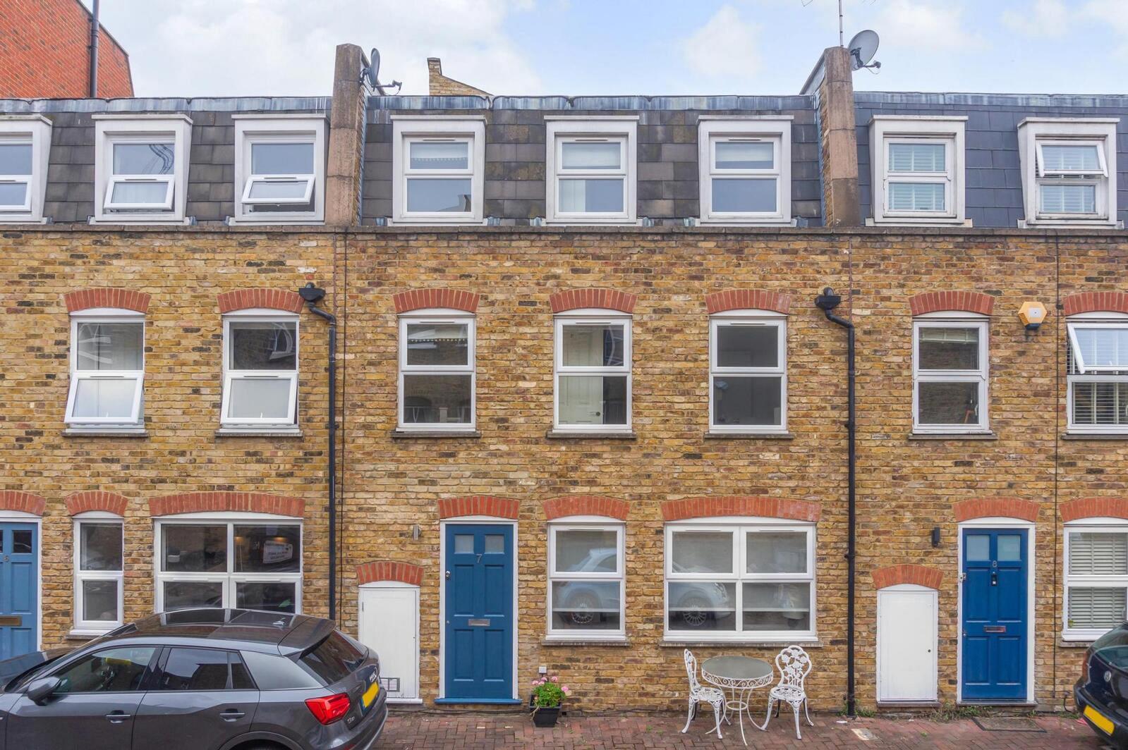 Clapham Junction, Greater London, 2 bedroom house for sale in Barnard Mews