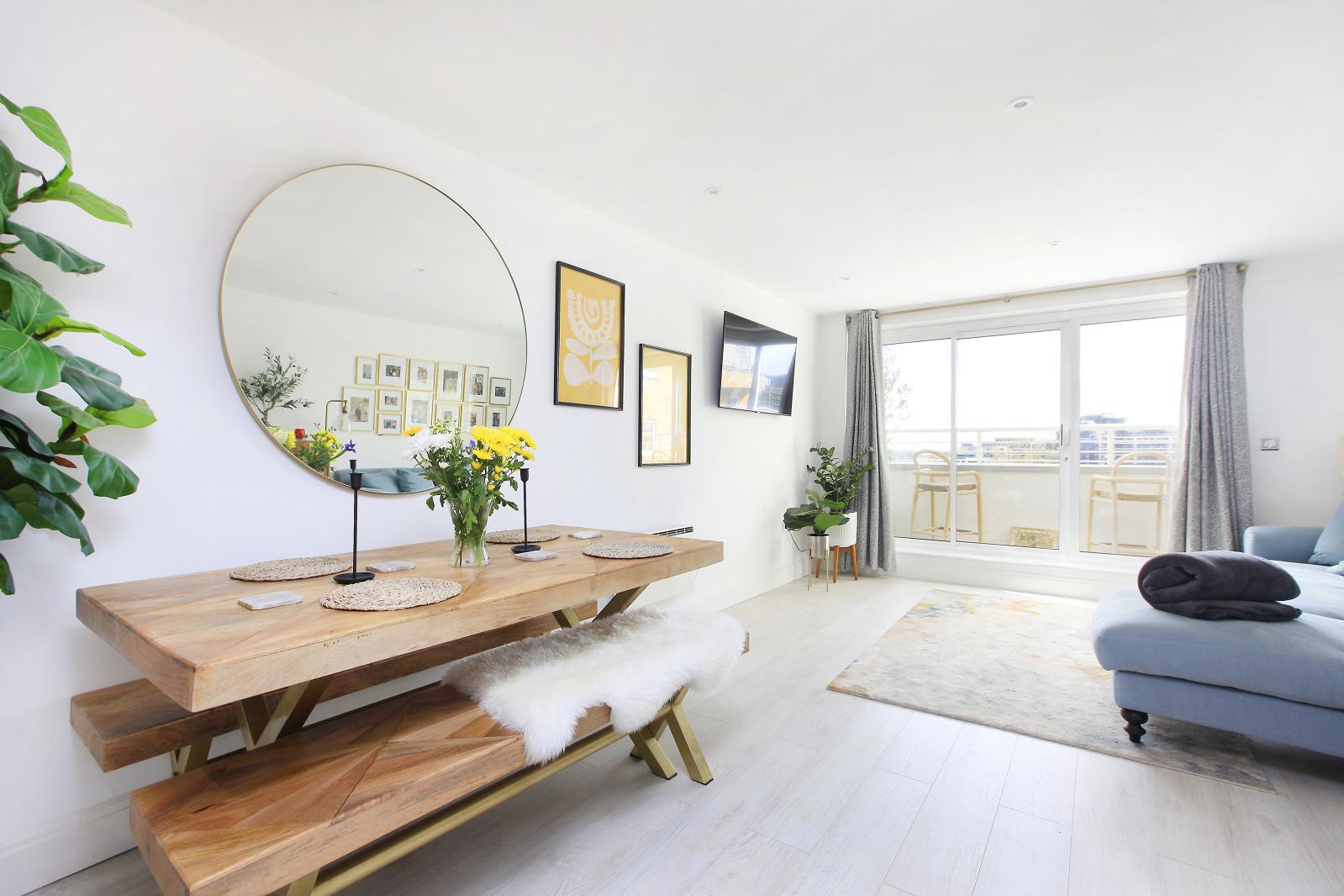 Battersea, Greater London, 2 bedroom flat for sale in Oyster Wharf