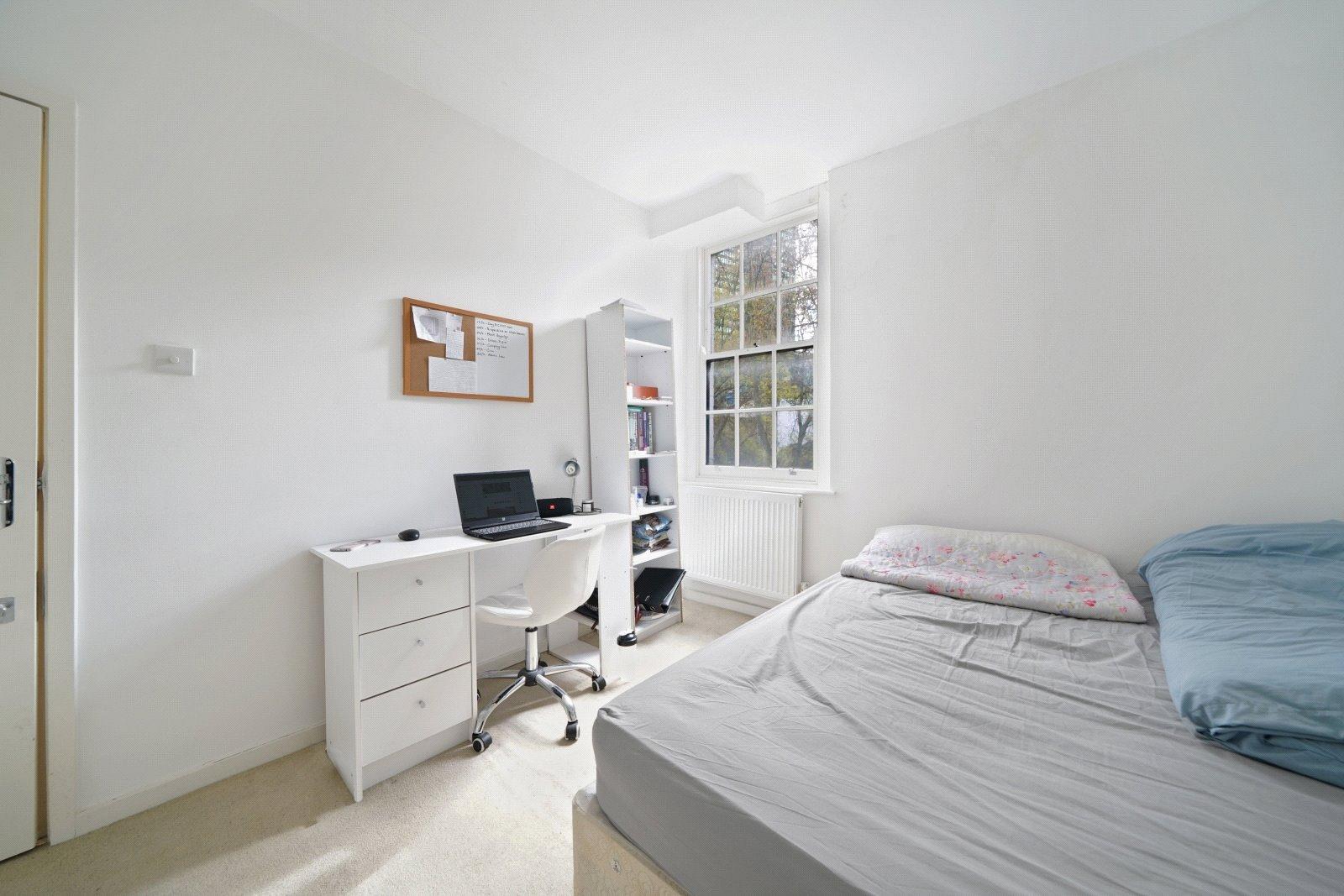 Euston, Greater London, 3 bedroom flat to let in North Gower Street