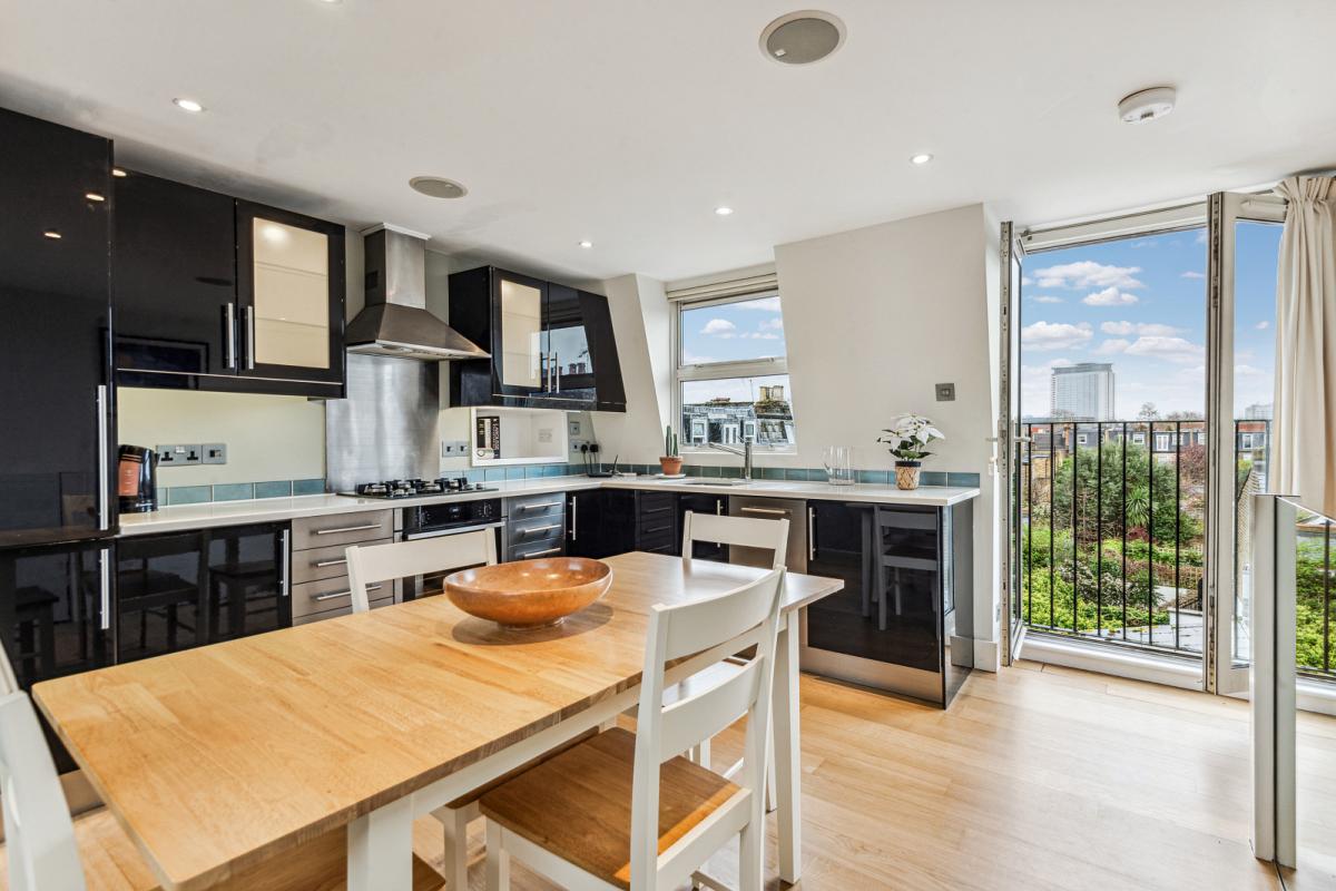 Fulham, Greater London, 2 bedroom flat for sale in Humbolt Road