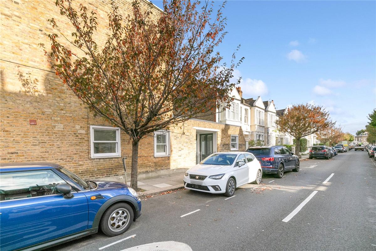 Fulham, Greater London, 2 bedroom flat for sale in Munster Road