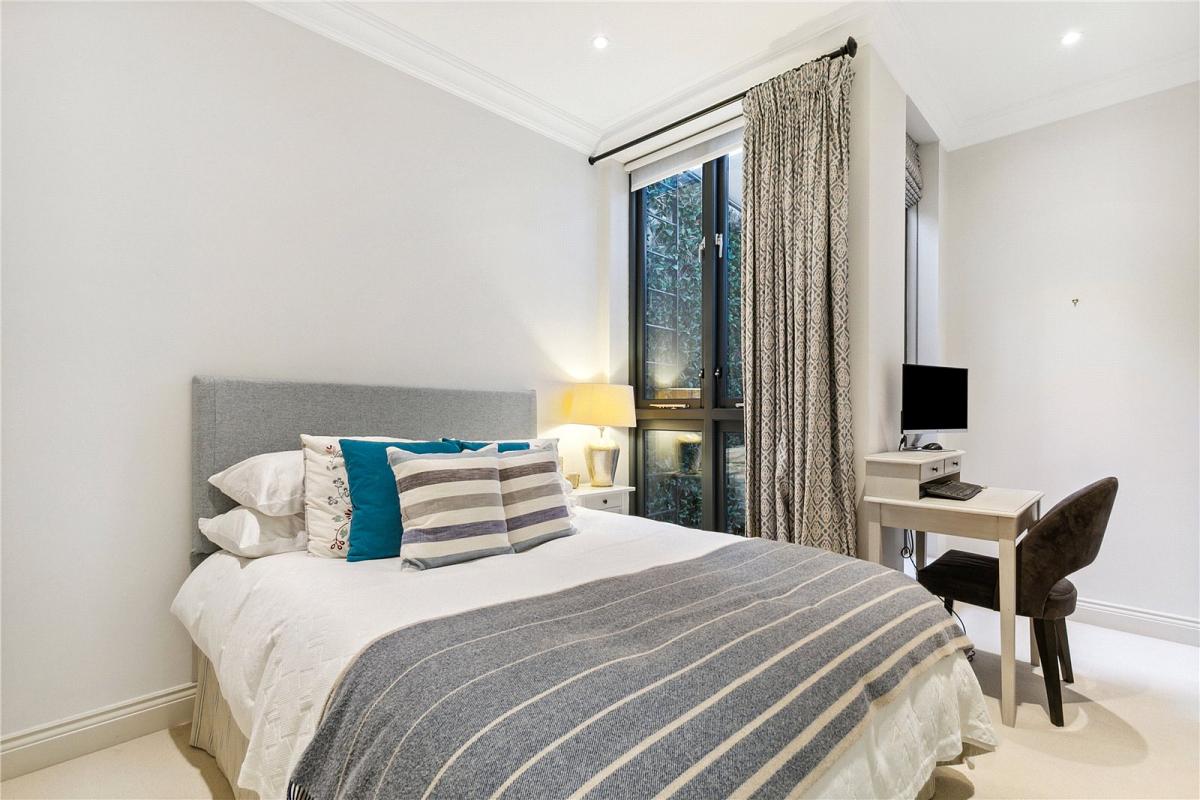 Fulham, Greater London, 2 bedroom flat for sale in Munster Road