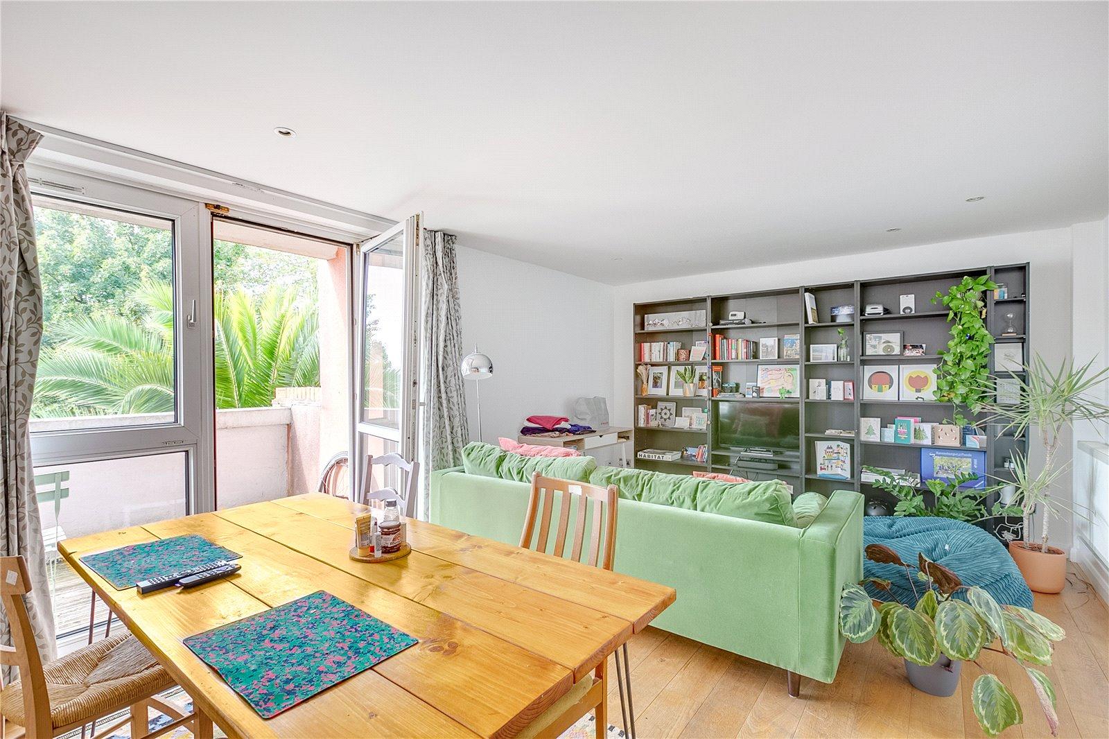 Fulham, Greater London, 2 bedroom flat for sale in St Peters Terrace
