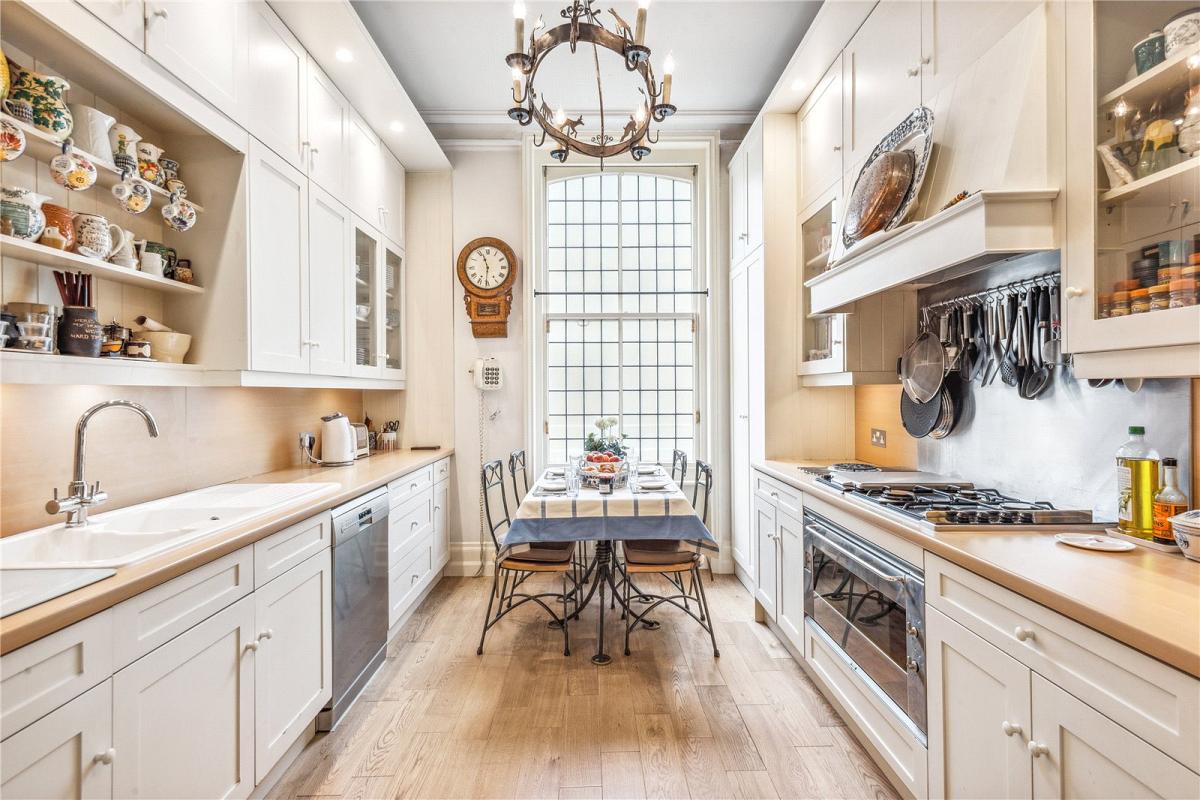 Victoria, London, 4 bedroom flat for sale in Morpeth Mansions