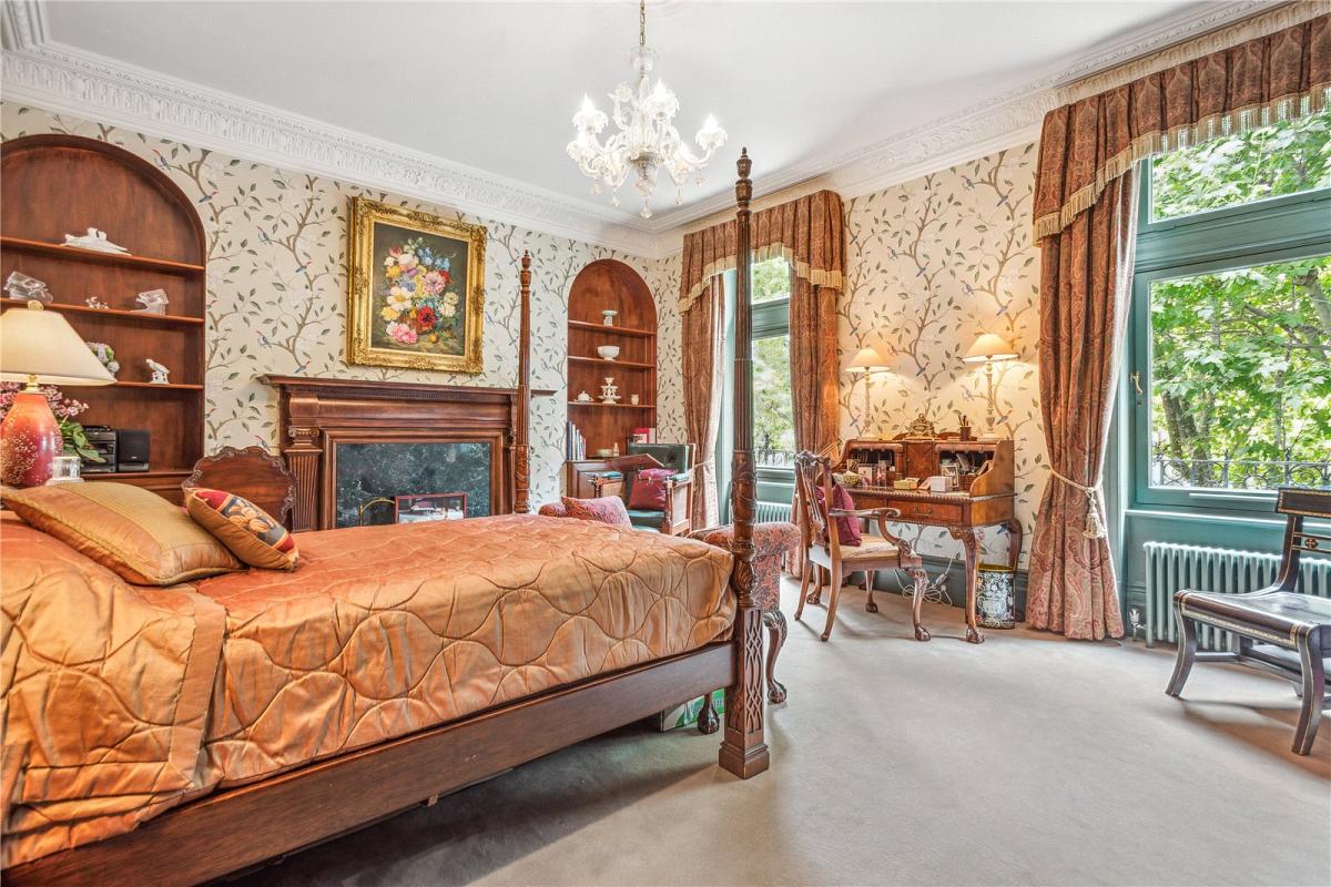Victoria, London, 4 bedroom flat for sale in Morpeth Mansions
