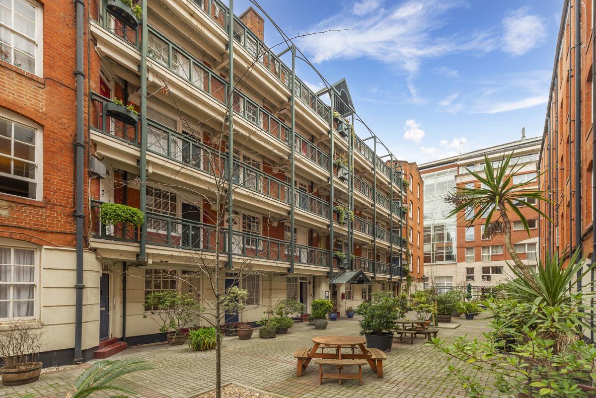 Aldwych, Greater London, 1 bedroom flat for sale in Beaumont Buildings